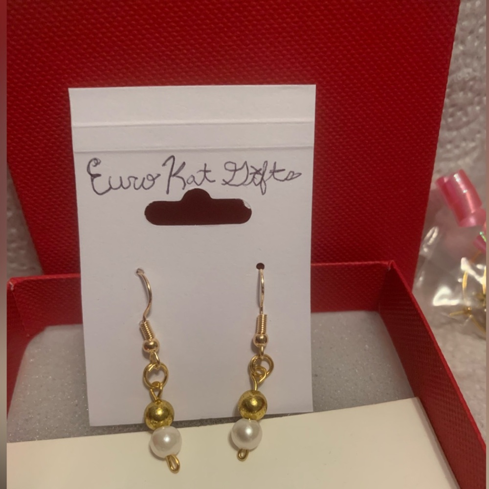 Beautiful Pearl Gold Bead Dangle Earrings 18K Gold plate stainless steel NEW NWT